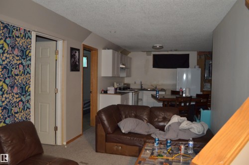 11511 9 Avenue, Edmonton, AB - Indoor Photo Showing Living Room