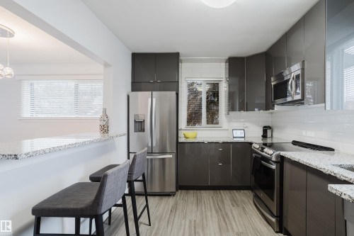11708 130 Street, Edmonton, AB - Indoor Photo Showing Kitchen