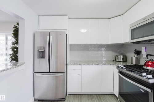 11708 130 Street, Edmonton, AB - Indoor Photo Showing Kitchen With Upgraded Kitchen