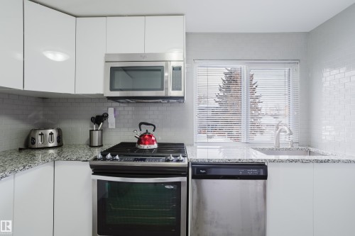 11708 130 Street, Edmonton, AB - Indoor Photo Showing Kitchen With Upgraded Kitchen