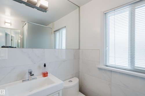 11708 130 Street, Edmonton, AB - Indoor Photo Showing Bathroom