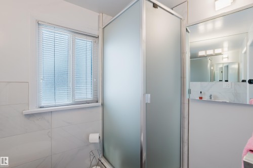 11708 130 Street, Edmonton, AB - Indoor Photo Showing Bathroom