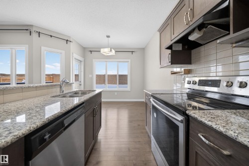 2302 Casey Crescent, Edmonton, AB - Indoor Photo Showing Kitchen With Double Sink With Upgraded Kitchen