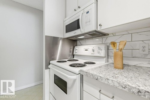 124 5730 Riverbend Road, Edmonton, AB - Indoor Photo Showing Kitchen