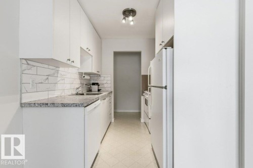 124 5730 Riverbend Road, Edmonton, AB - Indoor Photo Showing Kitchen