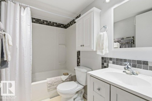 124 5730 Riverbend Road, Edmonton, AB - Indoor Photo Showing Bathroom