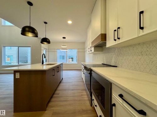 3218 Dixon Way, Edmonton, AB - Indoor Photo Showing Kitchen With Upgraded Kitchen