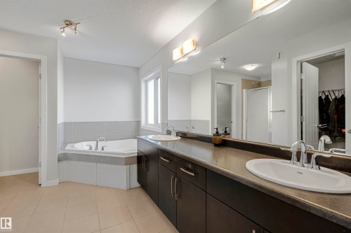 4286 126A Avenue, Edmonton, AB - Indoor Photo Showing Bathroom