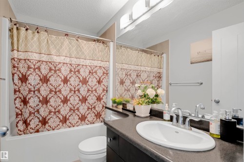 4286 126A Avenue, Edmonton, AB - Indoor Photo Showing Bathroom