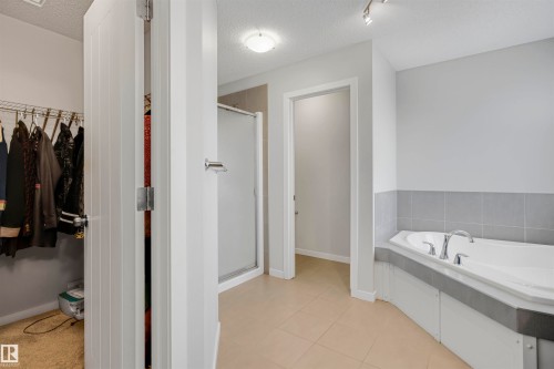 4286 126A Avenue, Edmonton, AB - Indoor Photo Showing Bathroom