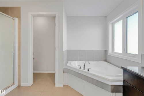 4286 126A Avenue, Edmonton, AB - Indoor Photo Showing Bathroom