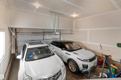 4286 126A Avenue, Edmonton, AB - Indoor Photo Showing Garage