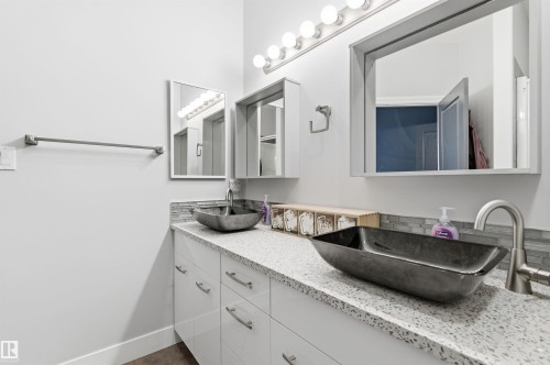 46 Longview Crescent, Spruce Grove, AB - Indoor Photo Showing Bathroom