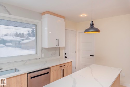 13711 133 Avenue, Edmonton, AB - Indoor