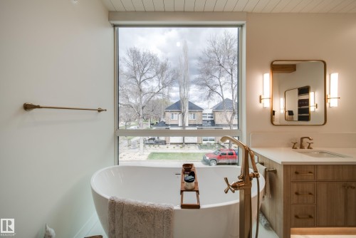 9651 96A Street, Edmonton, AB - Indoor Photo Showing Bathroom