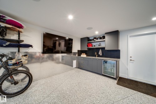 9651 96A Street, Edmonton, AB - Indoor