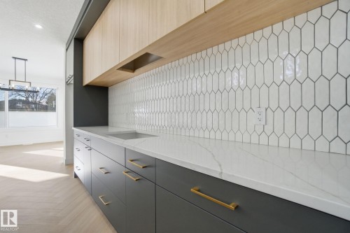 10124 82 Street, Edmonton, AB - Indoor