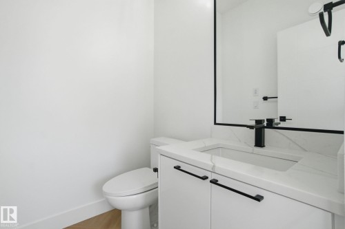 10124 82 Street, Edmonton, AB - Indoor Photo Showing Bathroom