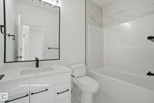 10124 82 Street, Edmonton, AB - Indoor Photo Showing Bathroom