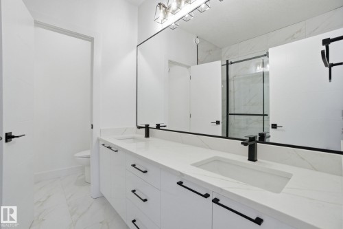 10124 82 Street, Edmonton, AB - Indoor Photo Showing Bathroom