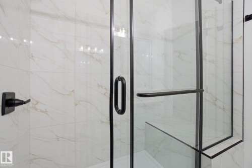 10124 82 Street, Edmonton, AB - Indoor Photo Showing Bathroom