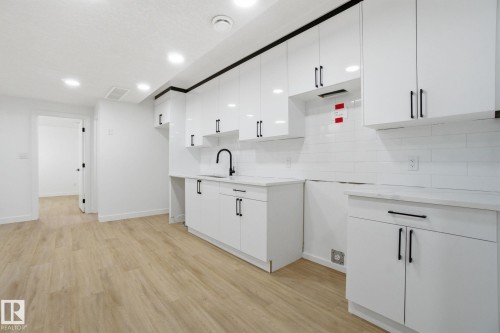 10124 82 Street, Edmonton, AB - Indoor Photo Showing Kitchen