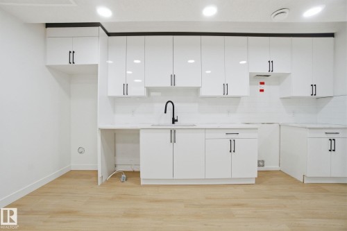 10124 82 Street, Edmonton, AB - Indoor Photo Showing Kitchen