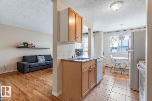 203 10230 120 Street, Edmonton, AB - Indoor Photo Showing Kitchen