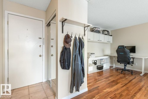 203 10230 120 Street, Edmonton, AB - Indoor