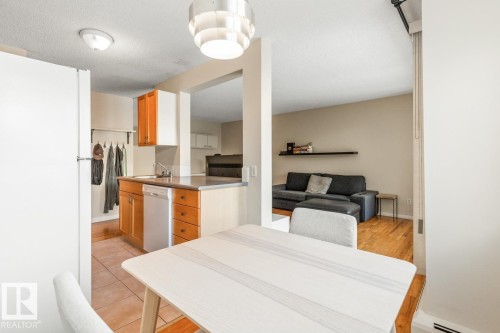 203 10230 120 Street, Edmonton, AB - Indoor