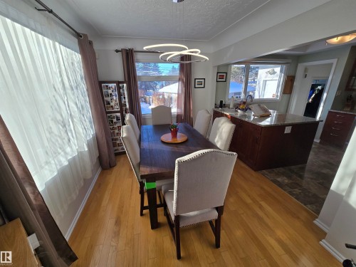 11303 113A Avenue Nw, Edmonton, AB - Indoor Photo Showing Dining Room