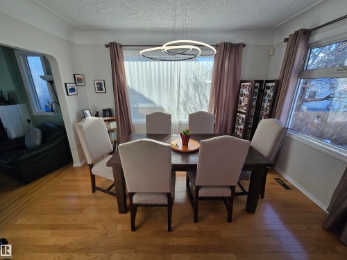 11303 113A Avenue Nw, Edmonton, AB - Indoor Photo Showing Dining Room