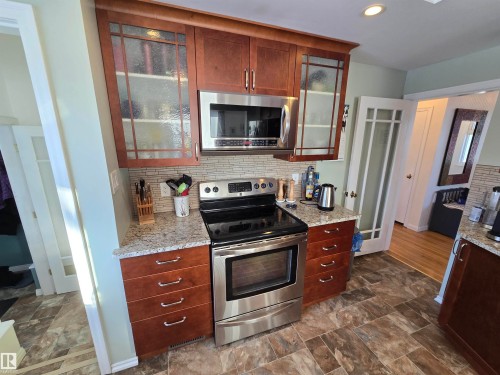 11303 113A Avenue Nw, Edmonton, AB - Indoor Photo Showing Kitchen