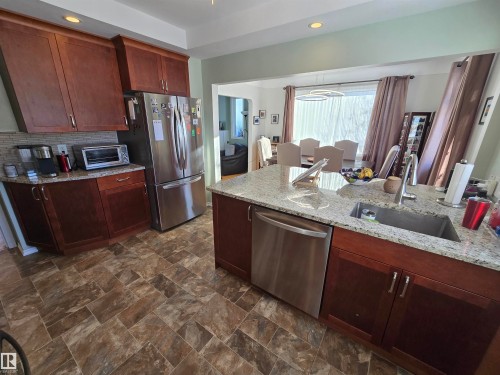 11303 113A Avenue Nw, Edmonton, AB - Indoor Photo Showing Kitchen
