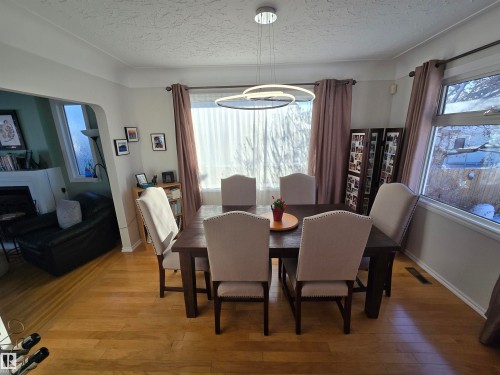 11303 113A Avenue Nw, Edmonton, AB - Indoor Photo Showing Dining Room