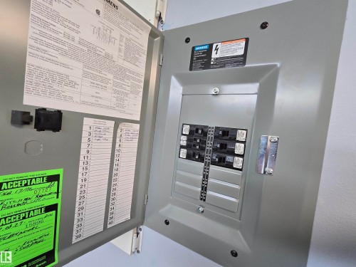 11303 113A Avenue Nw, Edmonton, AB - Indoor Photo Showing Other Room