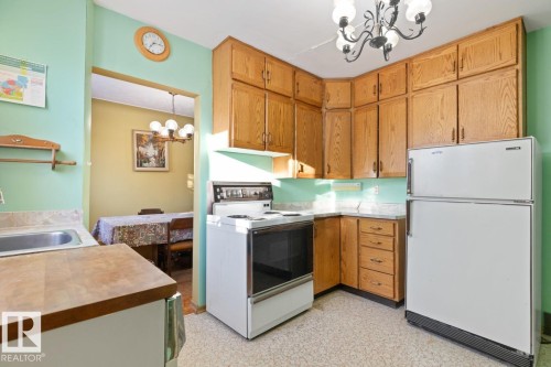 13611 119 Avenue, Edmonton, AB - Indoor Photo Showing Kitchen