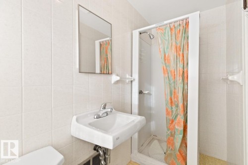 13611 119 Avenue, Edmonton, AB - Indoor Photo Showing Bathroom