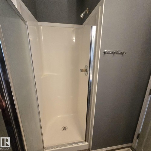 270 Dunvegan Road, Edmonton, AB - Indoor Photo Showing Bathroom