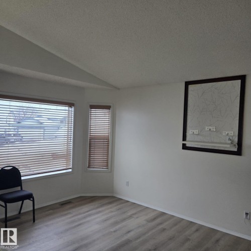 270 Dunvegan Road, Edmonton, AB - Indoor Photo Showing Other Room