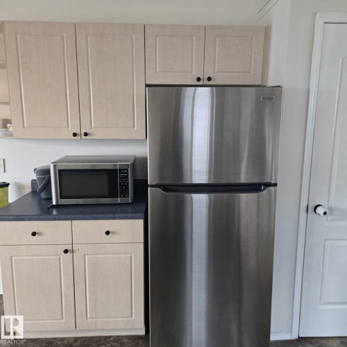 270 Dunvegan Road, Edmonton, AB - Indoor Photo Showing Kitchen