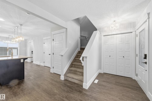 281 Desrochers Boulevard Sw, Edmonton, AB - Indoor