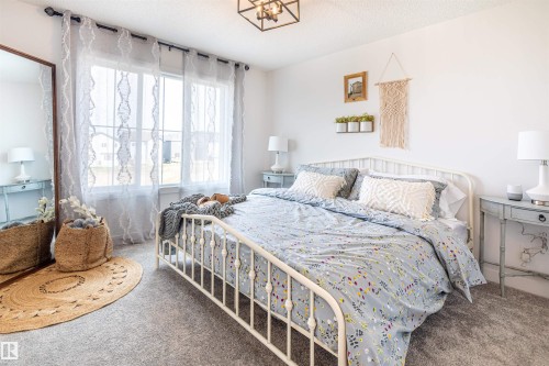 331 22 Street, Edmonton, AB - Indoor Photo Showing Bedroom