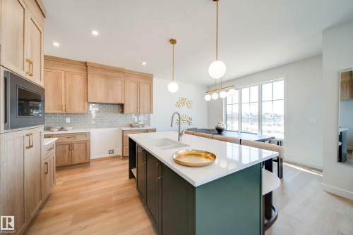 1 Cloutier Close, St. Albert, AB - Indoor Photo Showing Kitchen With Upgraded Kitchen