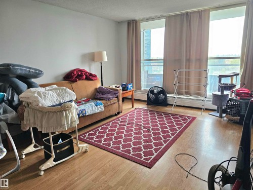 718 13910 Stony Plain Road, Edmonton, AB - Indoor Photo Showing Living Room
