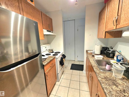 718 13910 Stony Plain Road, Edmonton, AB - Indoor Photo Showing Kitchen