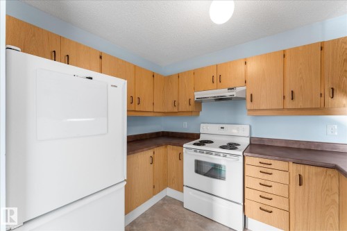 209 70 Alpine Place, St. Albert, AB - Indoor Photo Showing Kitchen