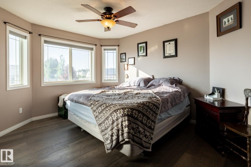 40 Deer Park Boulevard, Spruce Grove, AB - Indoor Photo Showing Bedroom