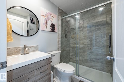 40 Deer Park Boulevard, Spruce Grove, AB - Indoor Photo Showing Bathroom