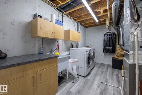 40 Deer Park Boulevard, Spruce Grove, AB - Indoor Photo Showing Laundry Room